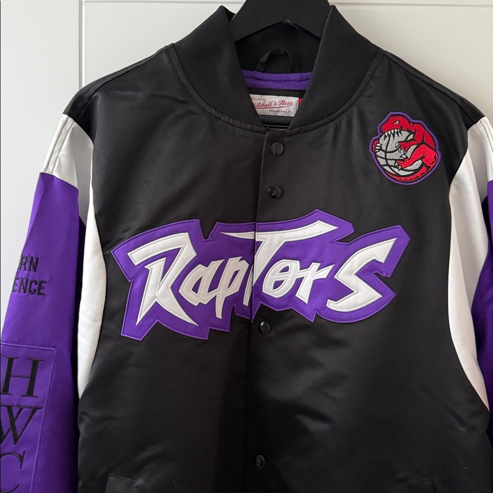 Mitchell & Ness Bomber Jacket - Picture 4 of 15